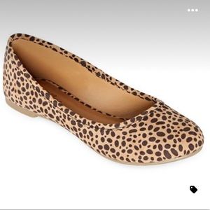 Ballet flats with pebble print
